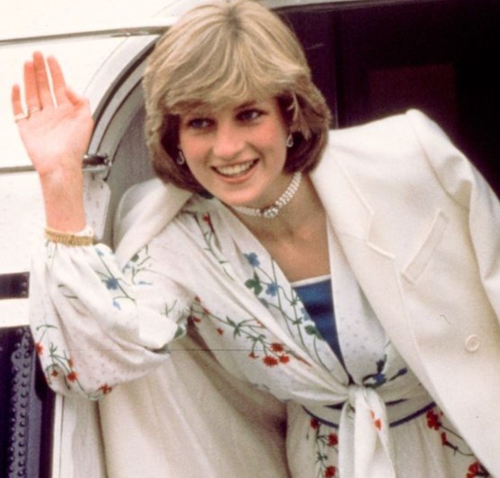 “Rare photos of Princess Diana revealed for the first time!”