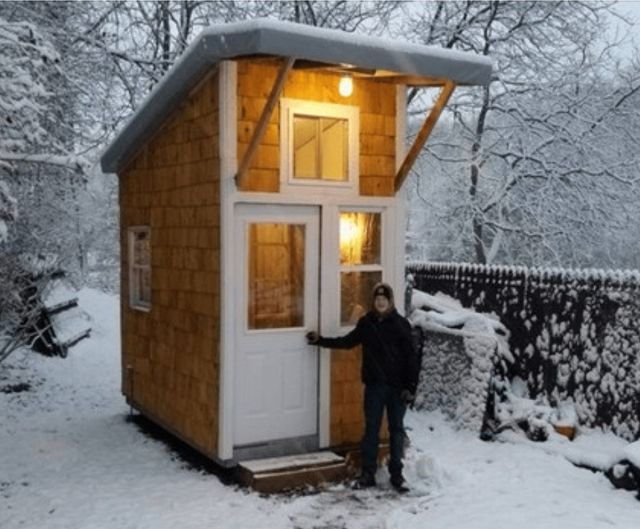 For the Cost of an Iphone He made a House of only 89 Squares, but Wait Until you See Inside