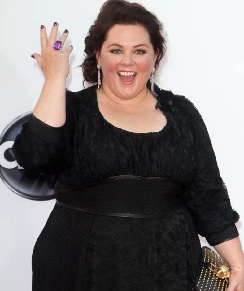 “Flaunted Her Stunning Figure In A Tight Jumpsuit”: 53-year-old Melissa McCarthy Shared New Photos After Losing Weight!