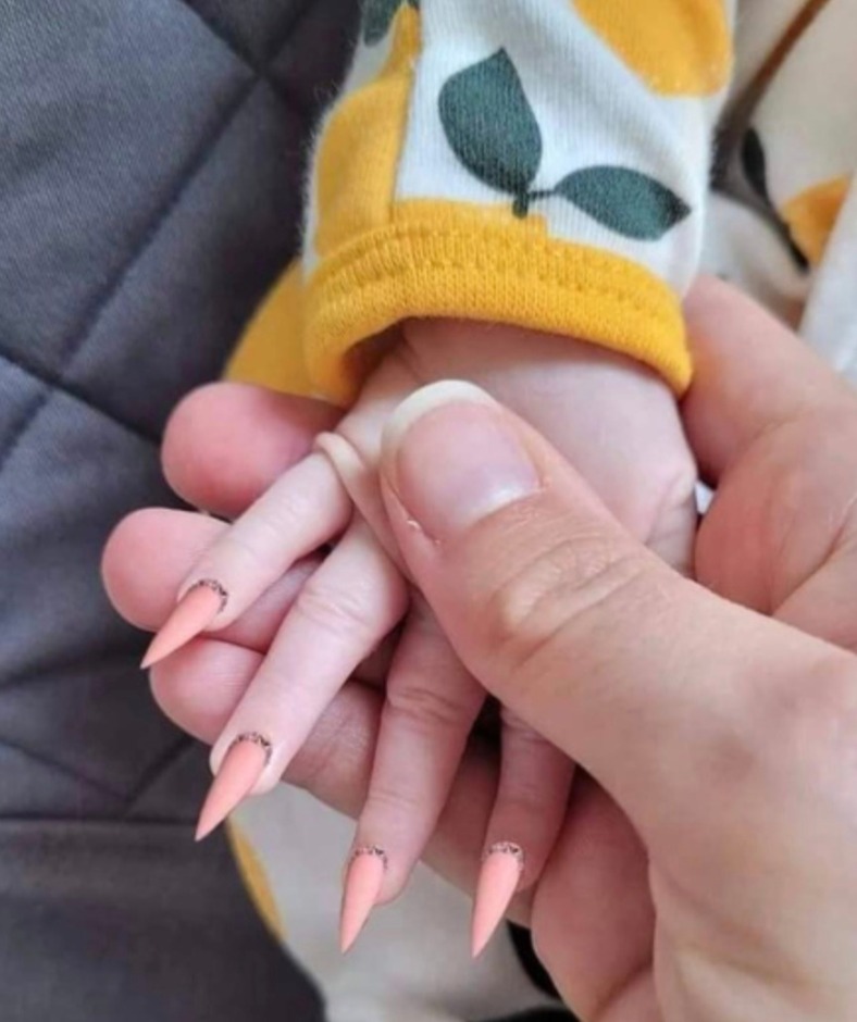Mother Blasted Online After Sharing Photo Of Her Newborn’s Hands